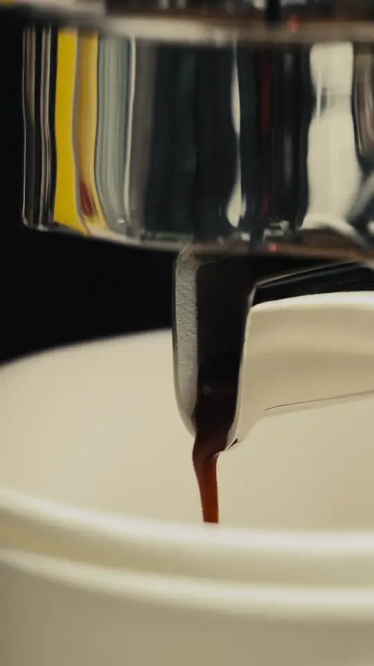 Préparation d'un espresso, film d'ambiance