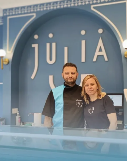 Luciano et Céline dans la boutique Julia, photographie Avenir Sarlat